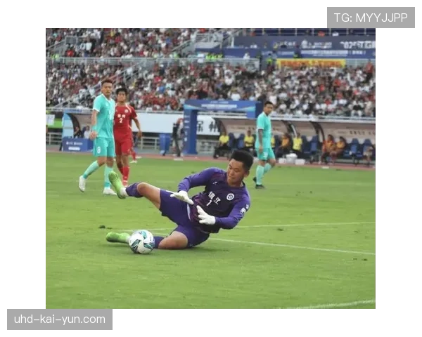 特写：聚焦洛里昂门将姆沃戈，35岁老将高接低挡完成赛季第10次零封